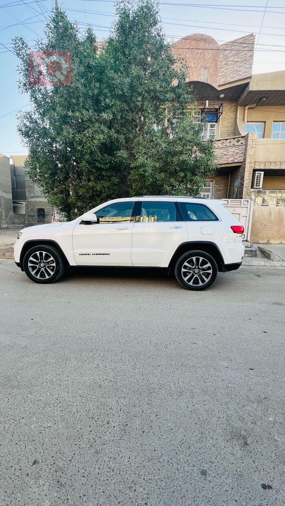 جیپ گراند شیرۆکی